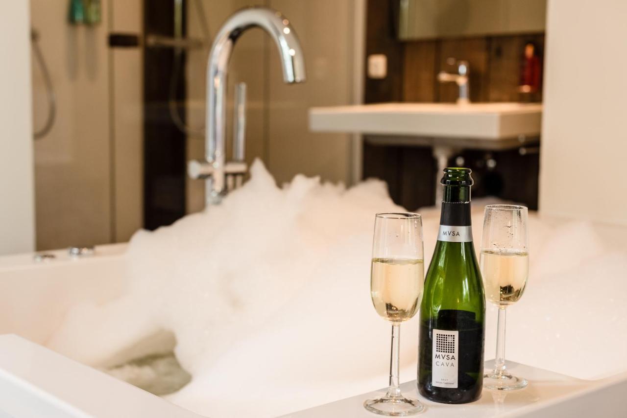 Deluxe Suite Spa Bath,1179151393:JPEG